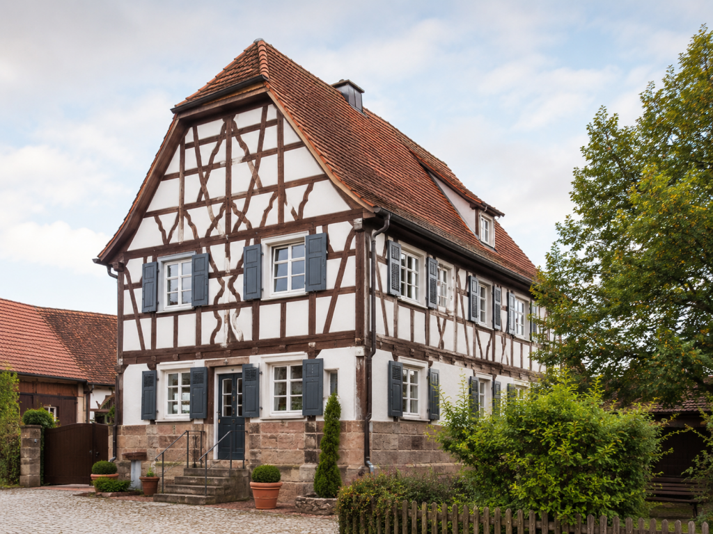 Historisches Fachwerkhaus als Beispiel für Immobilienbewertung und Verkehrswertermittlung älterer Wohngebäude